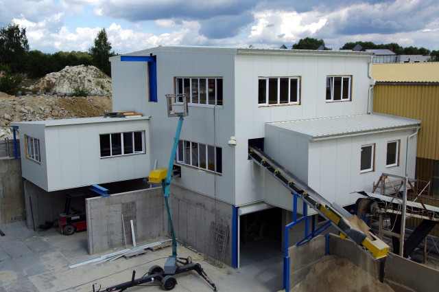 Výstavba haly vč. instalace techn. linky na praní živcového propadu Poběžovice Výstavba haly vč. instalace techn. linky na praní živcového propadu Poběžovice